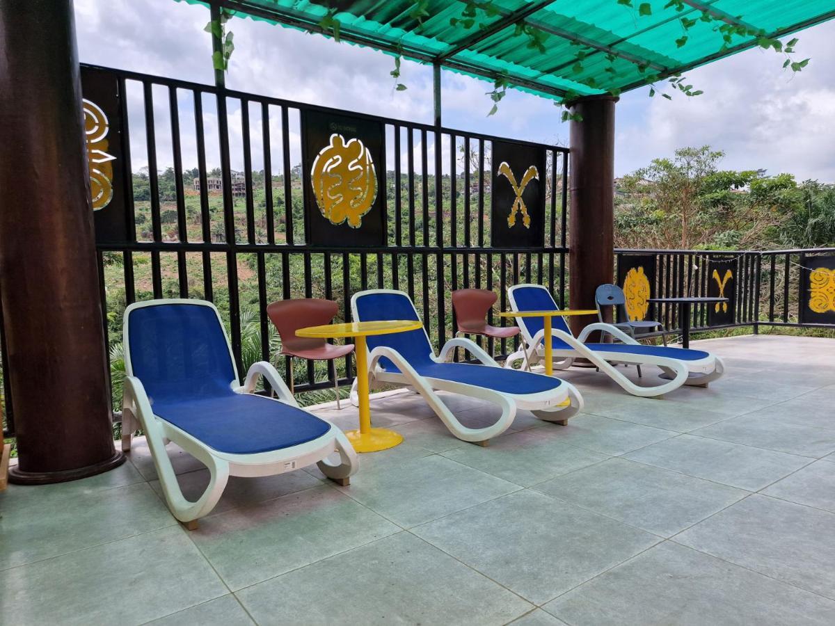 Cactus Creek Hotel Aburi Экстерьер фото