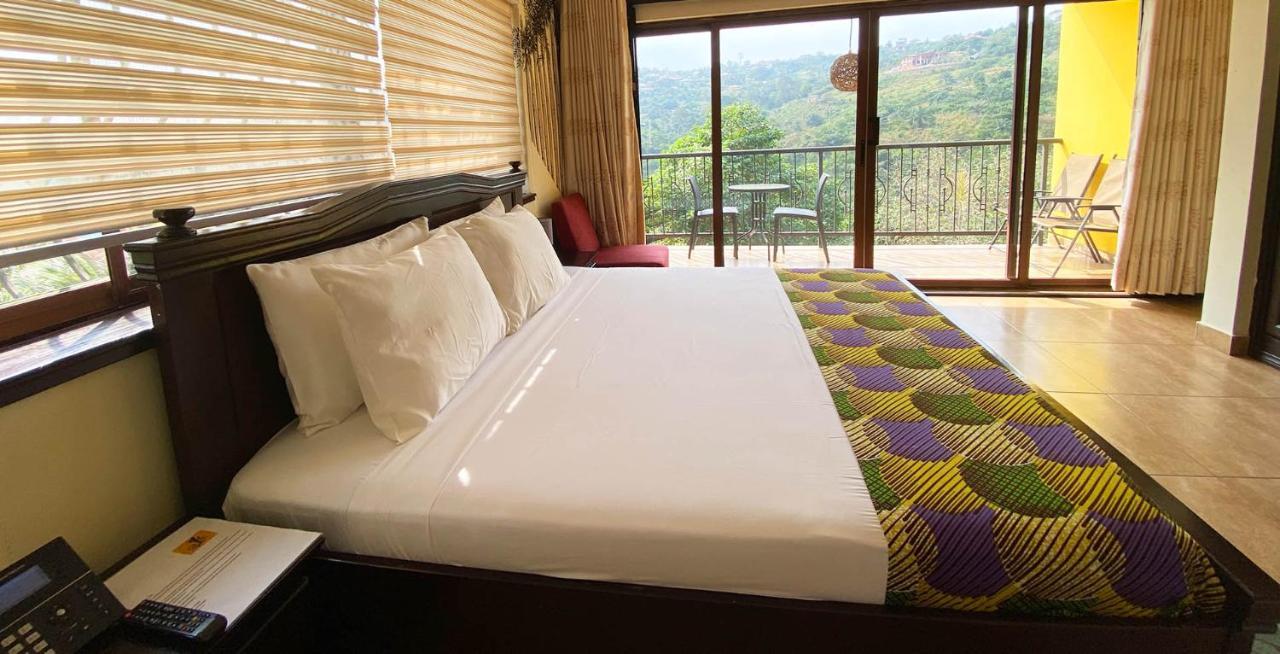 Cactus Creek Hotel Aburi Экстерьер фото
