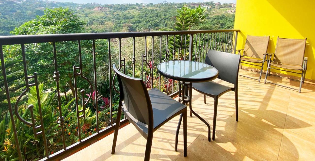 Cactus Creek Hotel Aburi Экстерьер фото