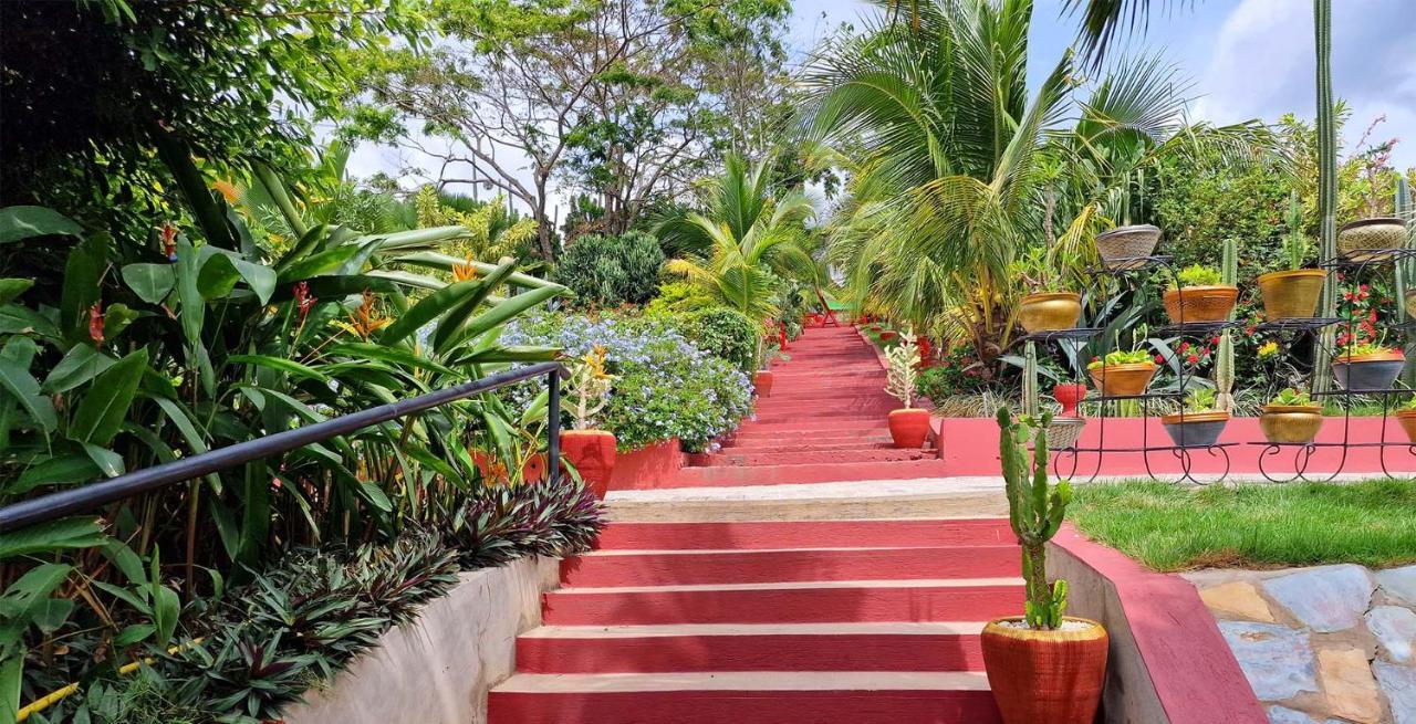 Cactus Creek Hotel Aburi Экстерьер фото