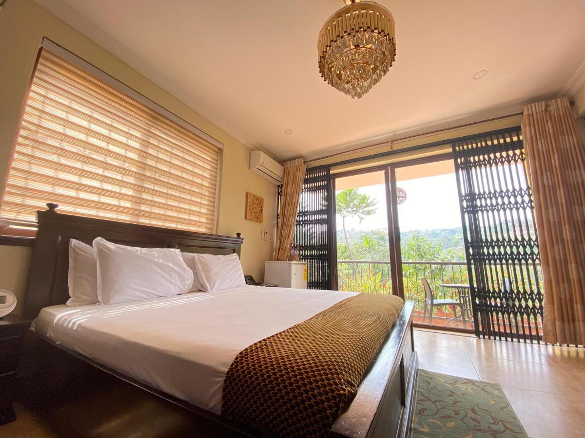 Cactus Creek Hotel Aburi Экстерьер фото