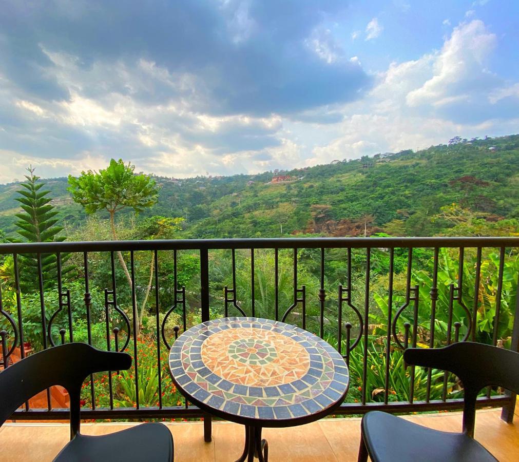 Cactus Creek Hotel Aburi Экстерьер фото