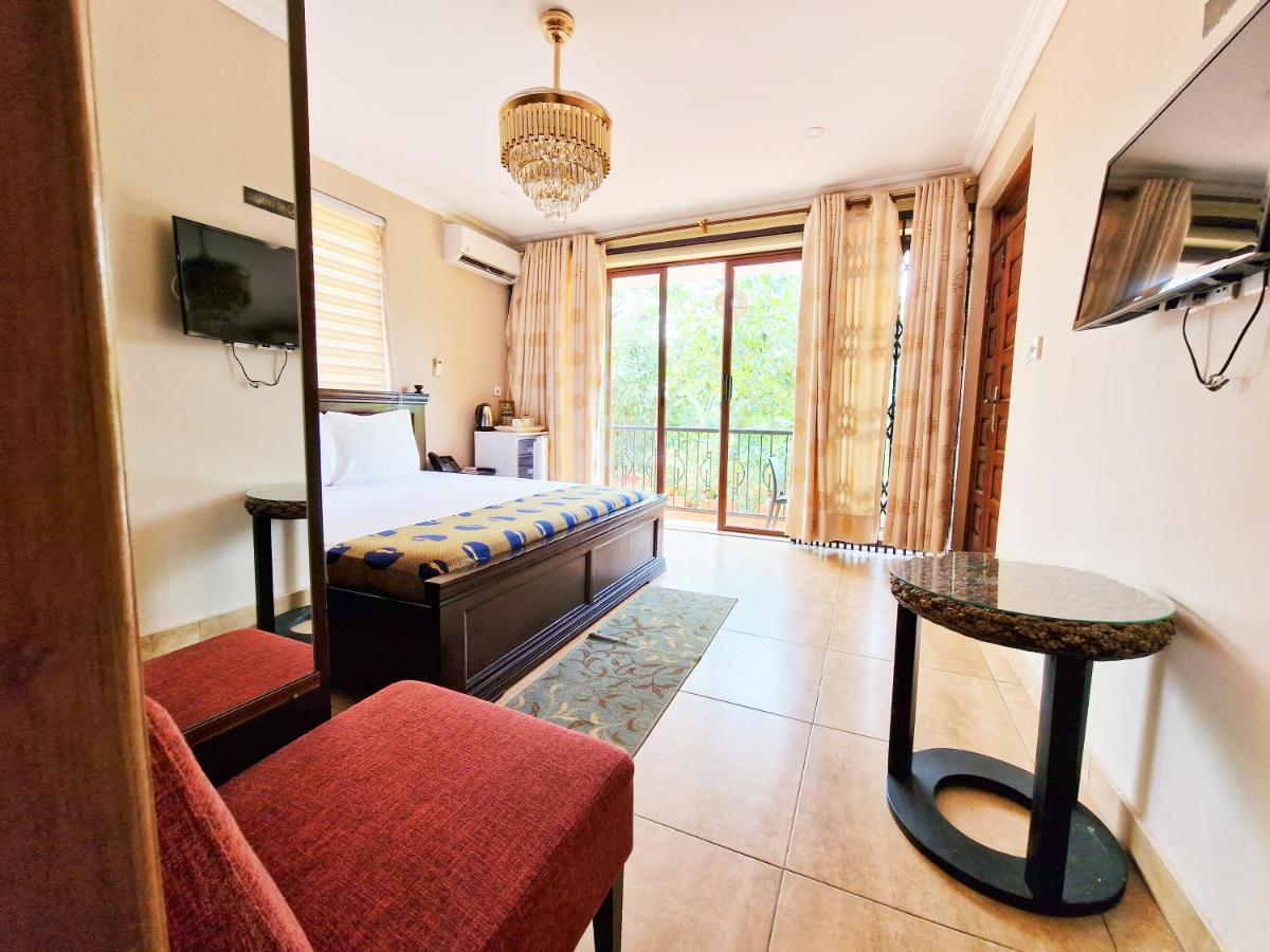 Cactus Creek Hotel Aburi Экстерьер фото