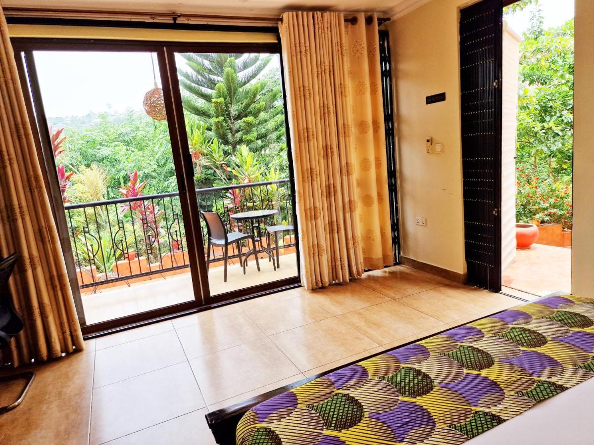 Cactus Creek Hotel Aburi Экстерьер фото