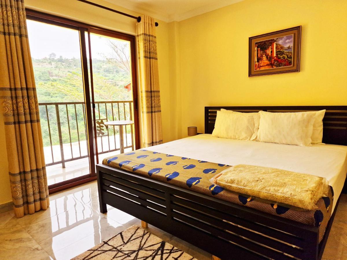 Cactus Creek Hotel Aburi Экстерьер фото