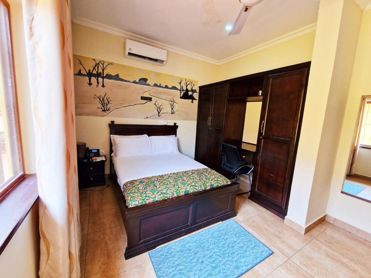 Cactus Creek Hotel Aburi Экстерьер фото