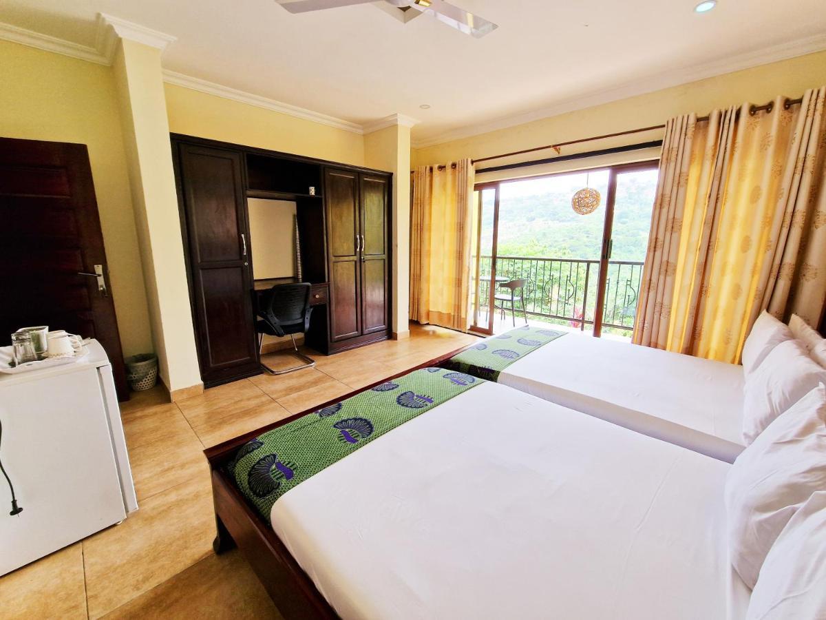Cactus Creek Hotel Aburi Экстерьер фото