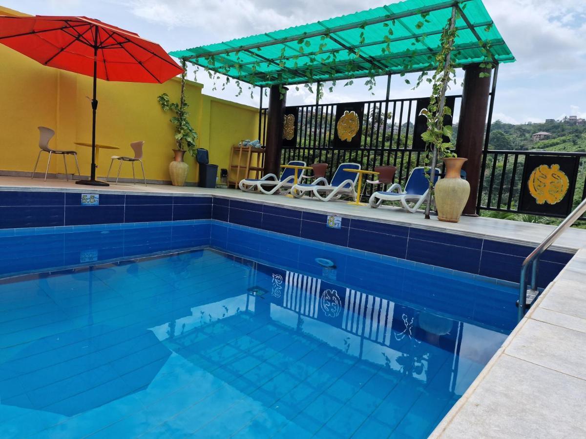 Cactus Creek Hotel Aburi Экстерьер фото