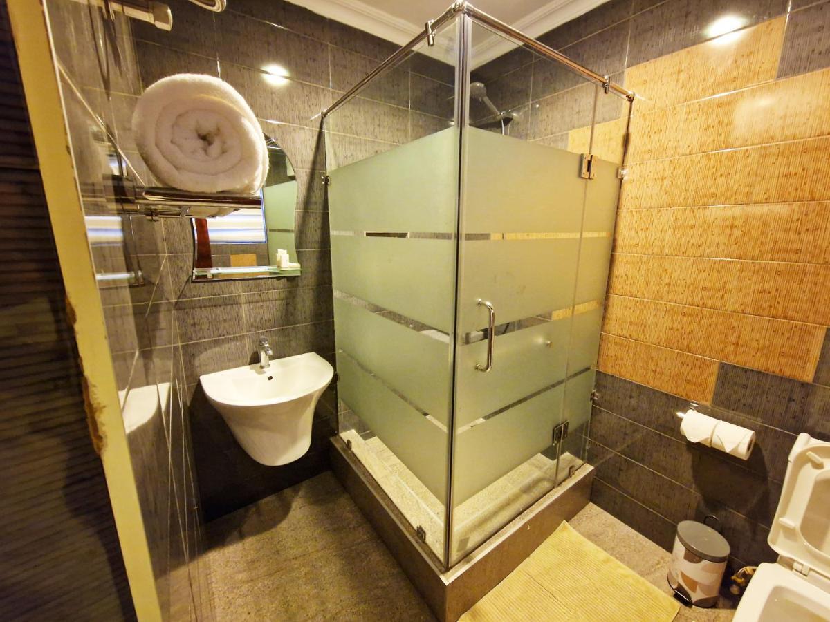 Cactus Creek Hotel Aburi Экстерьер фото