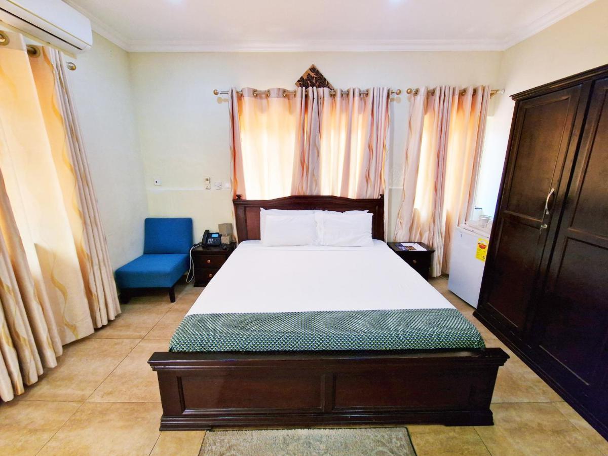 Cactus Creek Hotel Aburi Экстерьер фото