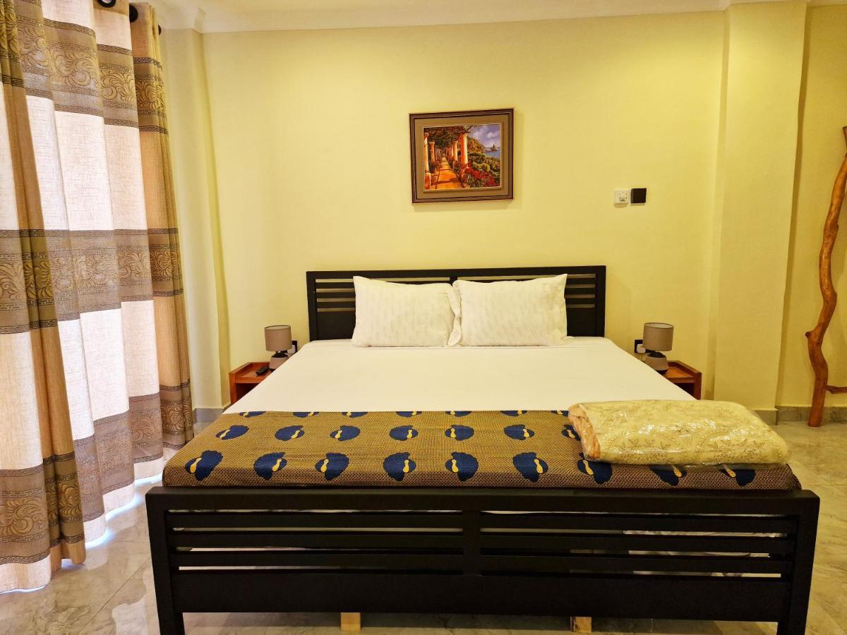 Cactus Creek Hotel Aburi Экстерьер фото