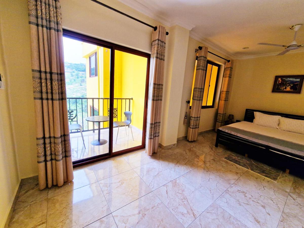 Cactus Creek Hotel Aburi Экстерьер фото
